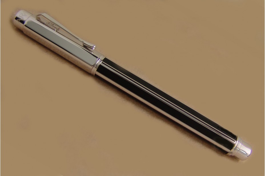 Caran D`Ache Varius Chinese Lacquer Black silver Fountain Pen