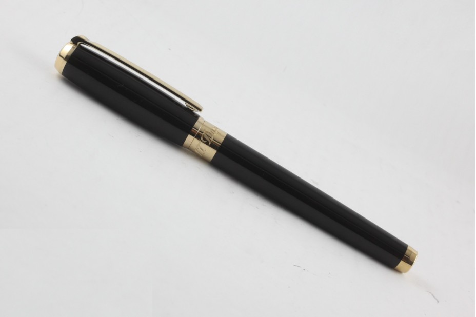 S T Dupont Line D Medium Black Lacquer Gold Trim Fountain Pen