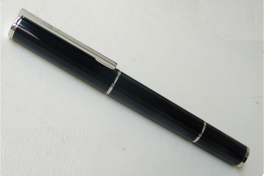 S.T. Dupont Neo classique President Black Chinese Lacquer Fountain Pen and USB