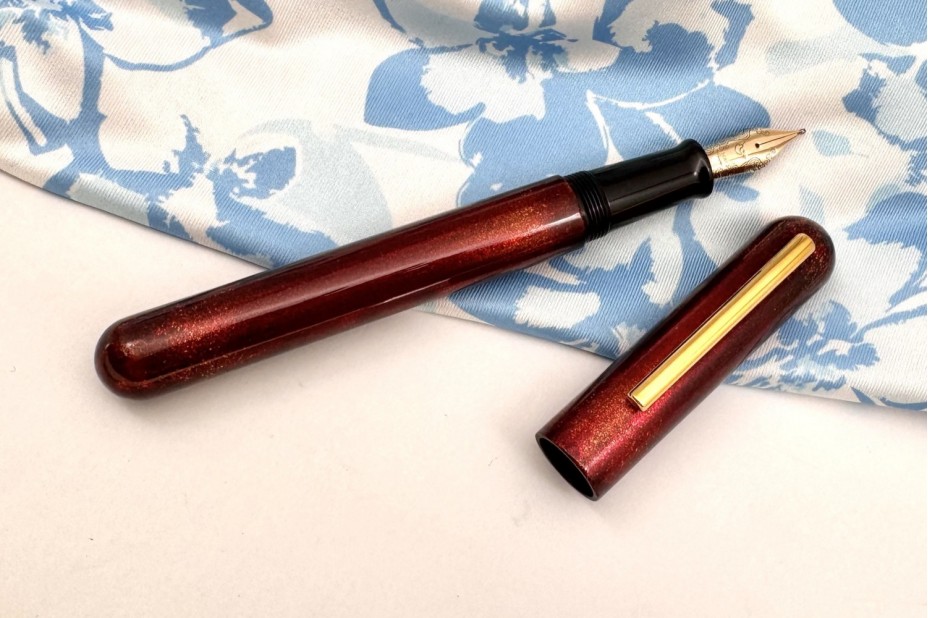 IKKAKU by Nahvalur Blood Moon Urushi Fountain Pen