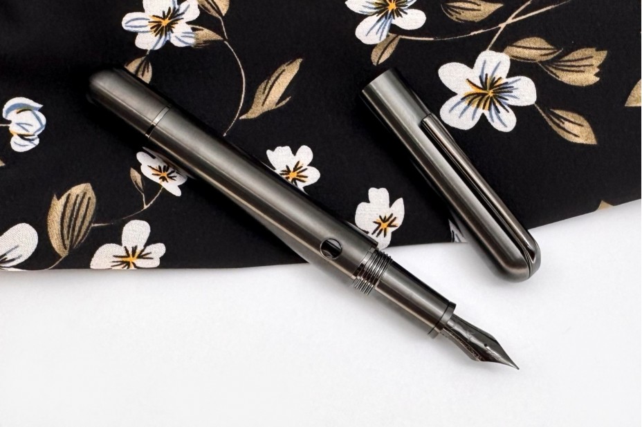 Nahvalur Nautilus Ti Black Titanium Fountain Pen