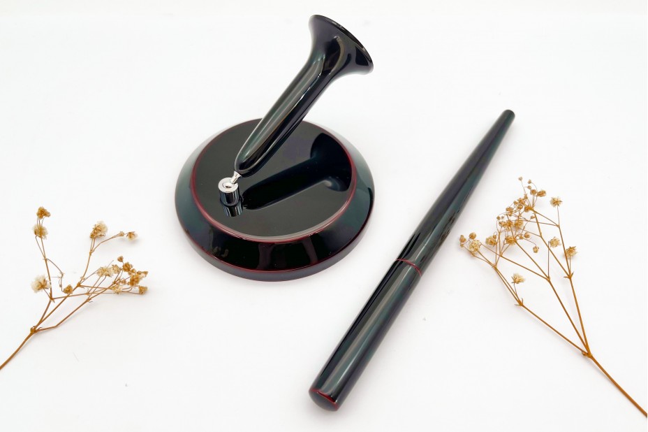 Nakaya Desk Pen Kuro Tamenuri Fountain Pen with Stand