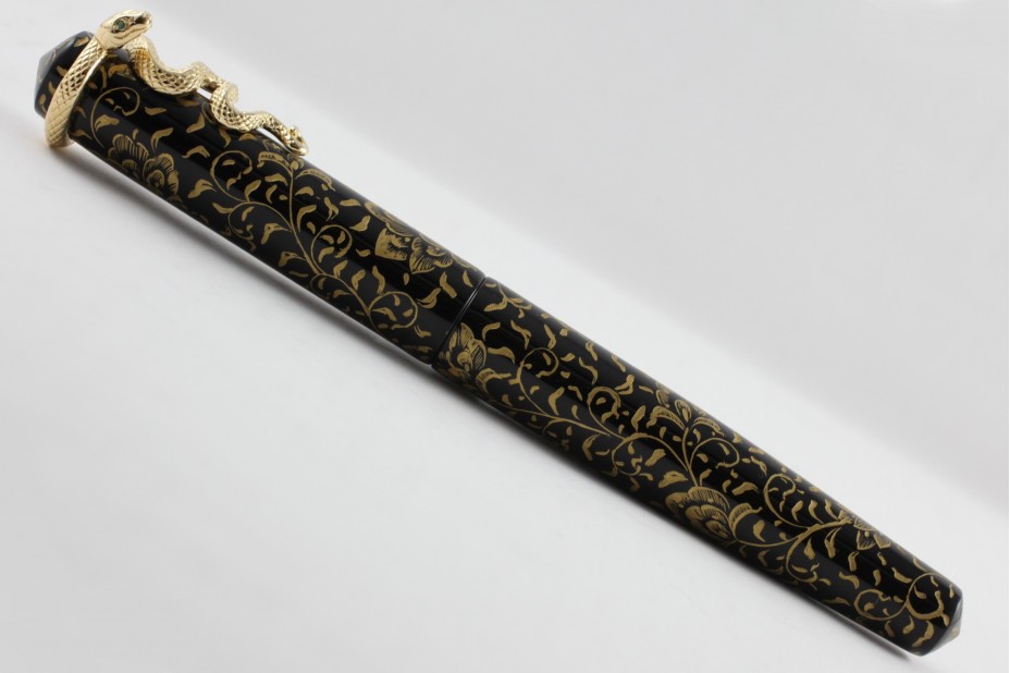Nakaya Piccolo Long Writer Chinkin Housouge (Black and Gold) with Snake Stopper with Emerald Eyes  Fountain Pen
