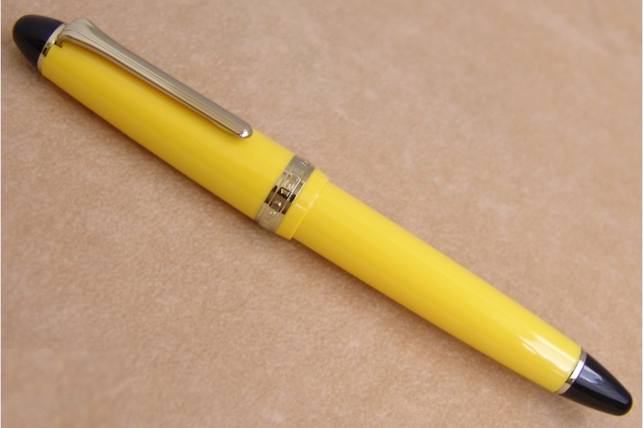 Sailor 1911 Standard Mid-Size Yellow Gold Trim Fountain Pen (Old Logo)