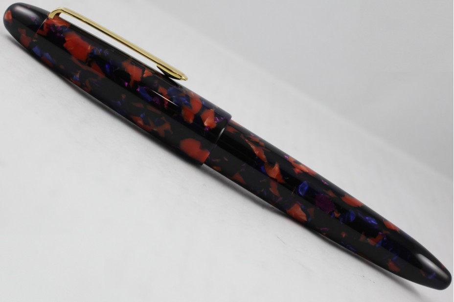 Sailor King of Pens Red Mosaic Gold Trim Fountain Pen