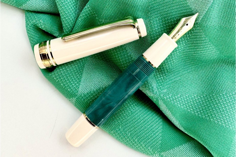 Sailor Limited Edition ProGear Slim Mini Rencontre Vert Sapin Fountain Pen