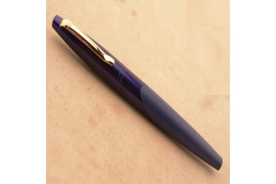 Sheaffer Intrigue 613 Bright Blue Matte Blue Fountain Pen